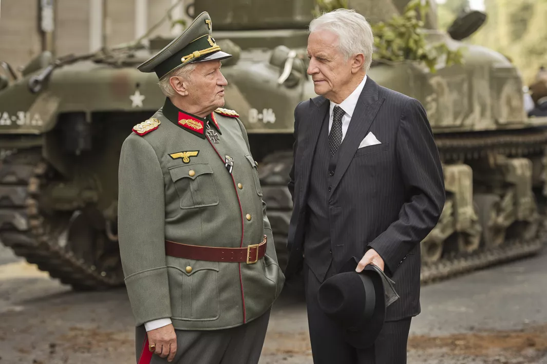 DIPLOMACY - Still of AndrĂ© Dussollier and Niels Arestrup