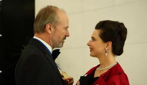 LATE BLOOMERS - Still of Isabella Rossellini William Hurt