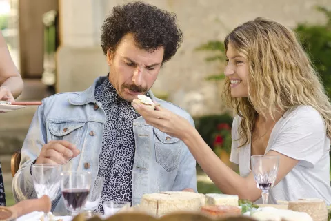 VIVE LA FRANCE - Still of MichaĂ«l Youn et Isabelle Funaro